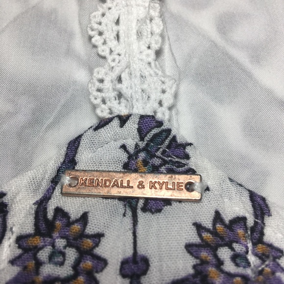 KENDALL & KYLIE  FLORAL ROMPER🌈 - Picture 5 of 8